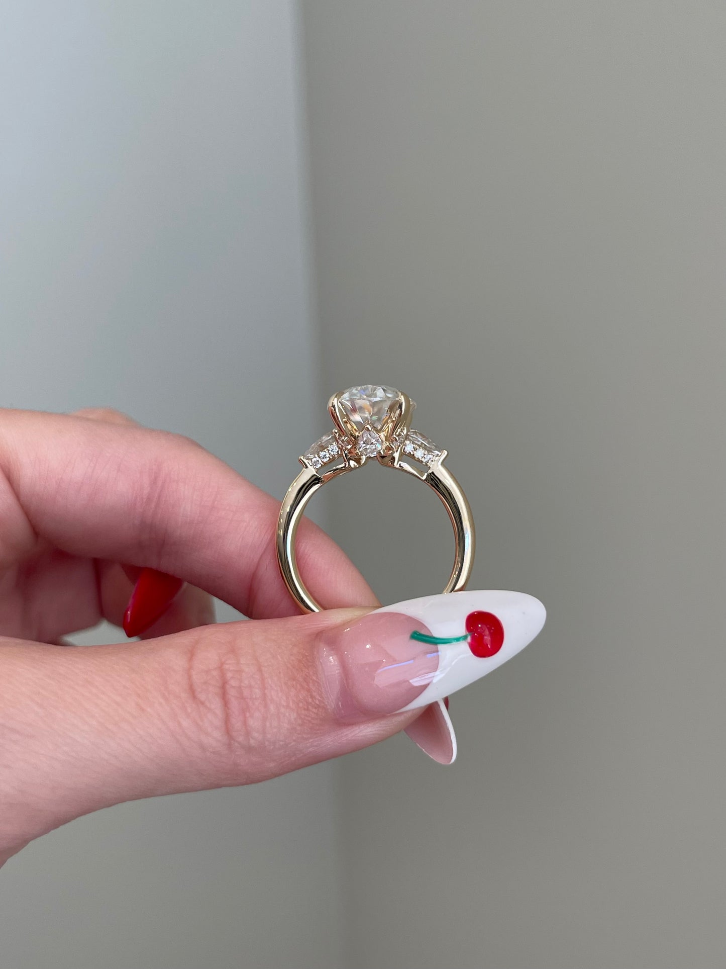 The Evelyn Ring, 10 Carat, Oval, Crushed Ice Hybrid, 3-Stone